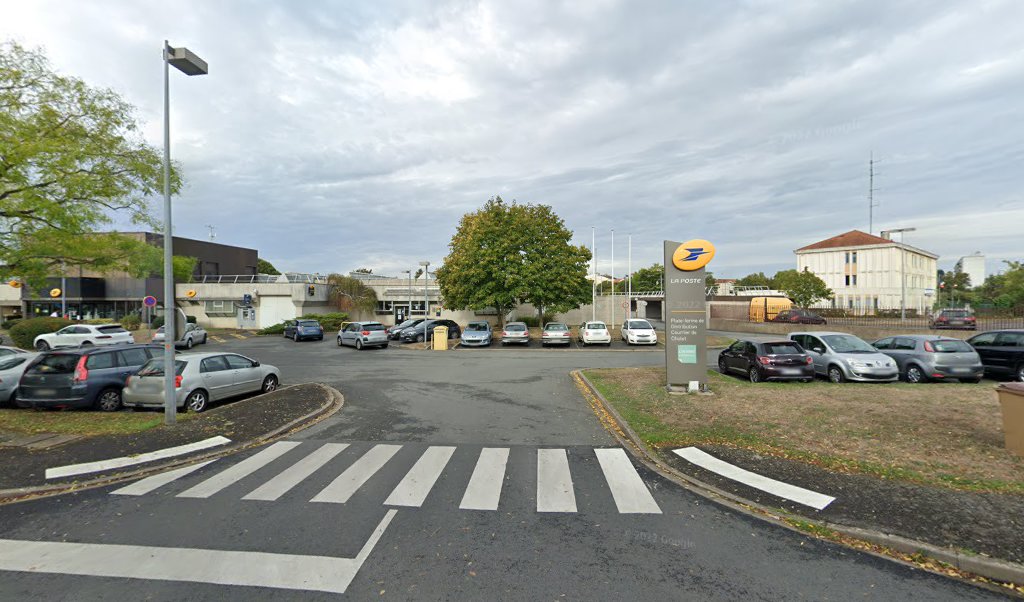 Retrouvez toutes les informations de contacts et horaires d&rsquo;ouverture pour Relais Pickup LA POSTE CARREPRO CHOLET situé à Cholet dans le département Maine-et-Loire (49). Pour effectuer envoyer vos colis (colissimo, chronopost, suivi colis), une gestion bancaire (banque postal, French Bank), [&hellip;]