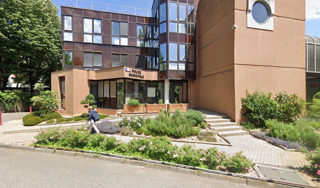 Retrouvez toutes les informations de contacts et horaires d&rsquo;ouverture pour La Poste MEYLAN situé à Meylan dans le département Isère (38). Pour effectuer envoyer vos colis (colissimo, chronopost, suivi colis), une gestion bancaire (banque postal, French Bank), votre courrier (suivi [&hellip;]